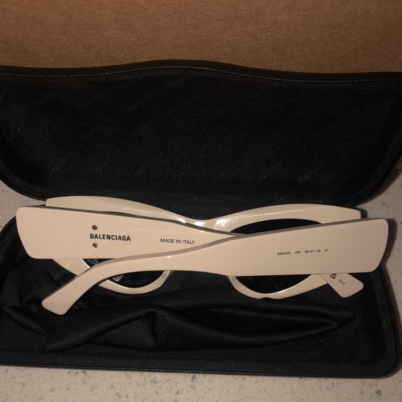 New with original packaging Balenciaga sunglasses - Picture 6 of 9